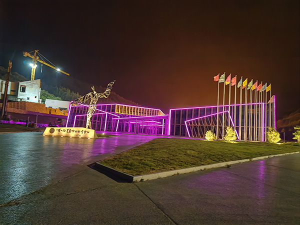 城市亮化是现代城市建设的重要组成部分，它不仅可以美化城市的夜景，还能提升城市的整体形象。随着科技的不断进步，城市亮化也得到了更多的关注和创新。本文将介绍一些关于城市亮化的创意和技术，帮助读者了解卓尼城市亮化的重要性以及如何进行卓尼城市亮化的规划和实施。